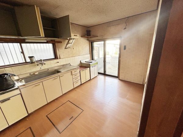 岸和田市極楽寺町１丁目　中古戸建