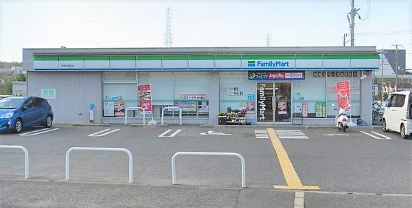 和泉市内田町4丁目の中古一戸建て(ファミリーマート和泉内田町店)