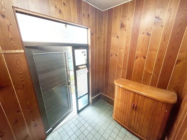 泉佐野市高松北2丁目の中古一戸建て(玄関)