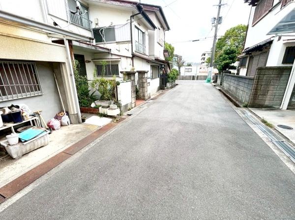 泉佐野市高松北2丁目の中古一戸建て(前面道路含む現地写真)