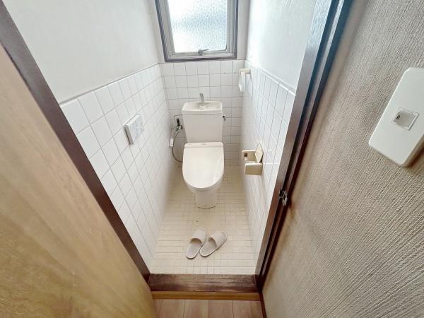 岸和田市宮前町の中古一戸建て(トイレ)