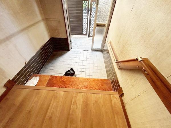 岸和田市宮前町の中古一戸建て(玄関)