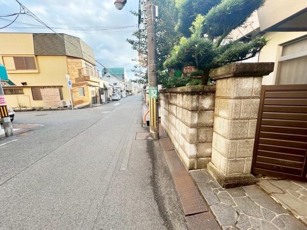 岸和田市宮前町の中古一戸建て(前面道路含む現地写真)