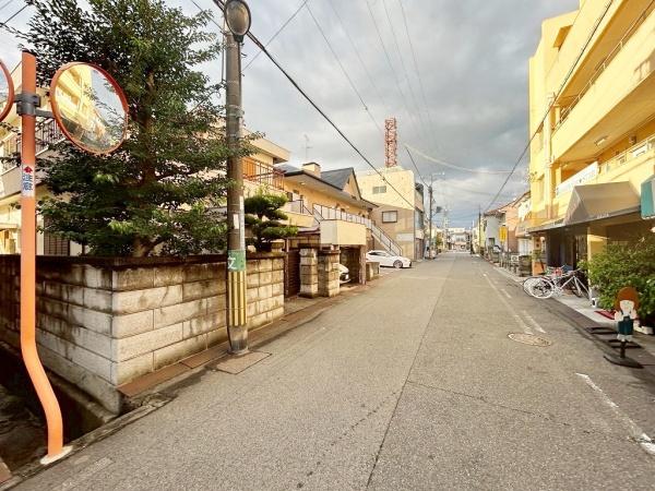 岸和田市宮前町の中古一戸建て(前面道路含む現地写真)