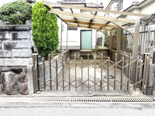 泉佐野市松風台2丁目の中古一戸建て(駐車場)