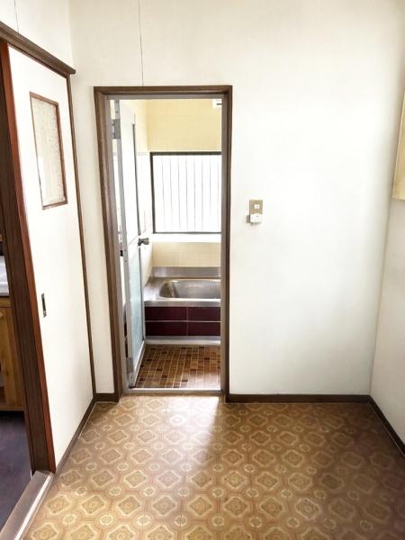 泉佐野市松風台2丁目の中古一戸建て(洗面台・洗面所)