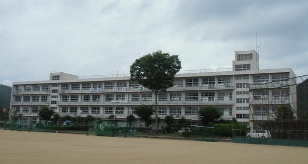 和歌山市西庄の土地(和歌山市立西脇中学校)