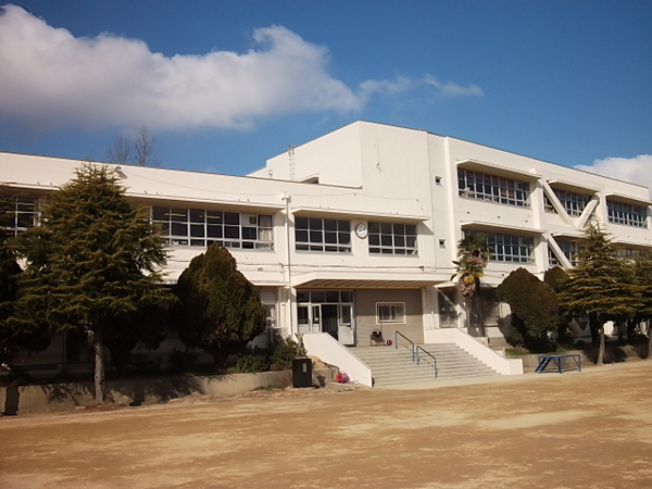 泉佐野市泉ケ丘３丁目の中古一戸建て(泉佐野市立長坂小学校)