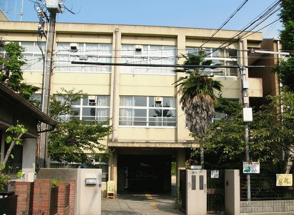 岸和田市松風町の中古一戸建て(岸和田市立大芝小学校)