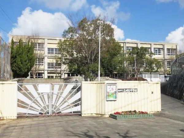 和泉市みずき台２丁目の中古一戸建て(和泉市立光明台中学校)