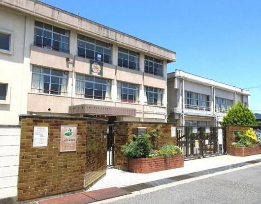 岸和田市南町の中古一戸建て(岸和田市立城内小学校)