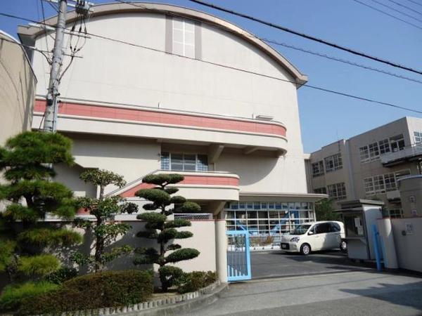 泉佐野市上之郷　住居付き倉庫・工場(泉佐野市立上之郷小学校)