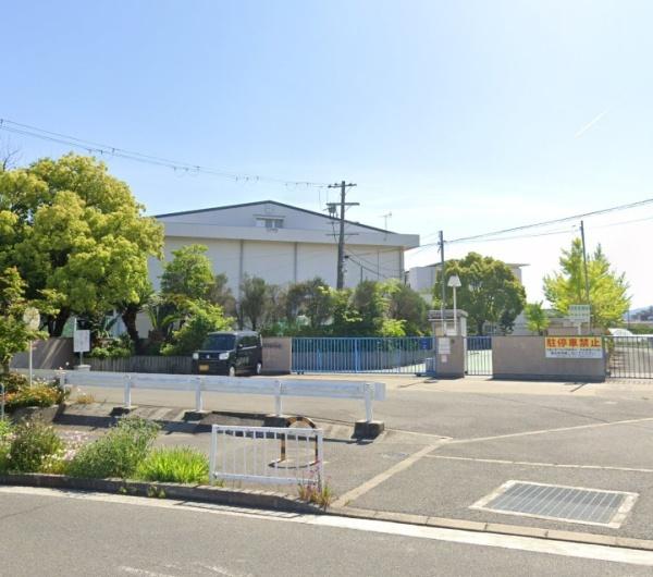 泉佐野市市場東２丁目の中古一戸建て(泉佐野市立中央小学校)