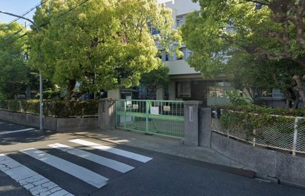 少女の赤い帽子み・な・と泉佐野(泉佐野市立日新小学校)