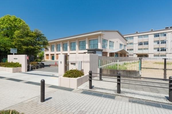 ユニハイム泉佐野駅前通り(泉佐野市立第二小学校)