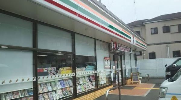 ロイヤルヒルズ泉ヶ丘(セブンイレブン熊取七山店)