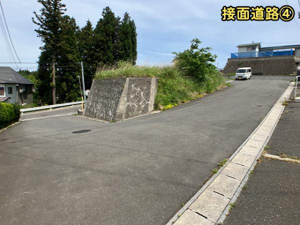 八戸市桜ケ丘2丁目の土地(前面道路含む現地写真)