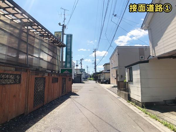 八戸市城下3丁目の中古一戸建て(前面道路含む現地写真)