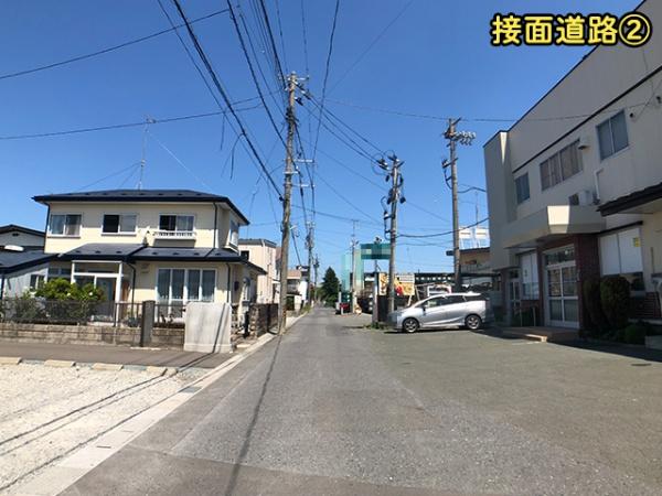 八戸市城下3丁目の中古一戸建て(前面道路含む現地写真)