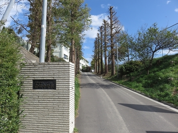 八戸市大字大久保字坂ノ上の土地(八戸市立白銀中学校)