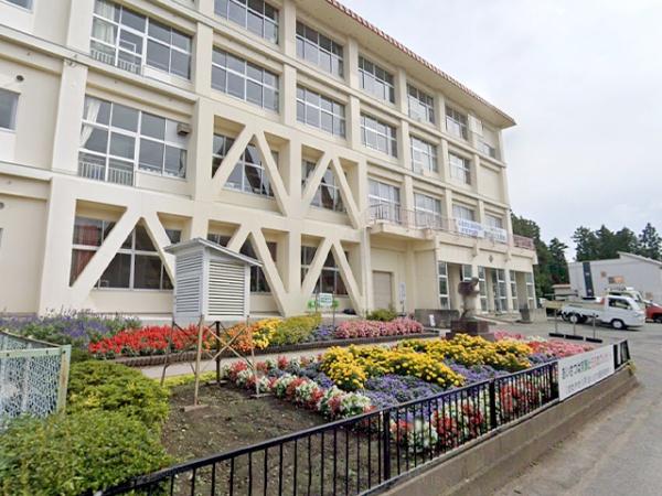 八戸市大字妙字分枝の土地(八戸市立新井田小学校)