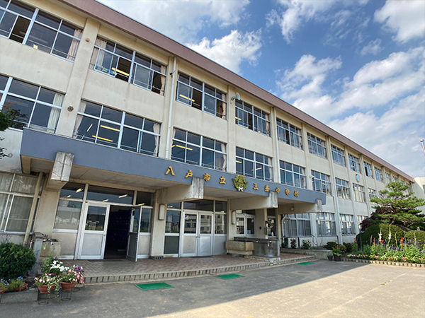 八戸市大字尻内町字下根市の土地(八戸市立三条中学校)