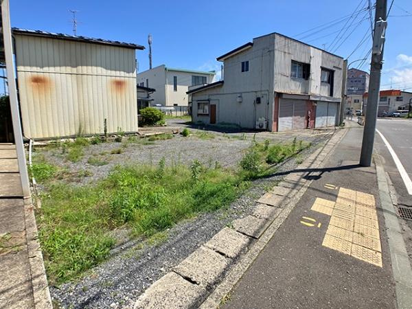 八戸市大字白銀町字三島上の土地