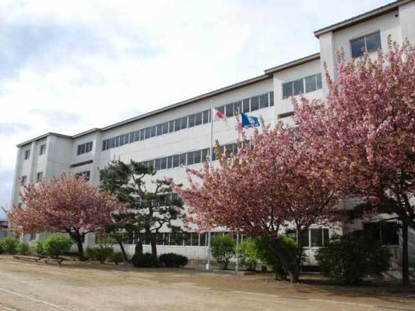 八戸市大字湊町字中道の土地(八戸市立湊小学校)