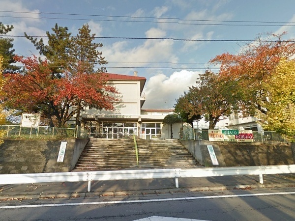 八戸市大字是川字坊ア坂の土地(八戸市立是川小学校)