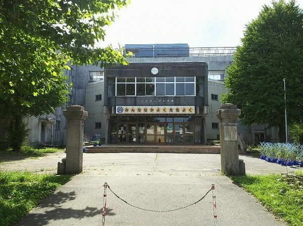 八戸市大字売市字観音下の土地(八戸小学校)