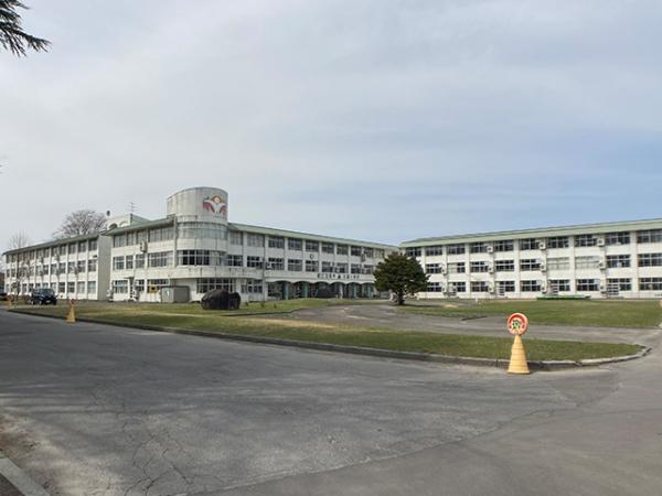 十和田市西二十二番町の土地(十和田市立北園小学校)