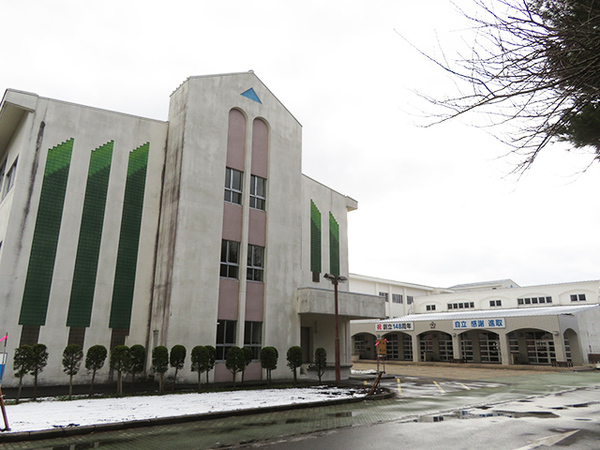 十和田市大字三本木字野崎の土地(十和田市立三本木小学校)