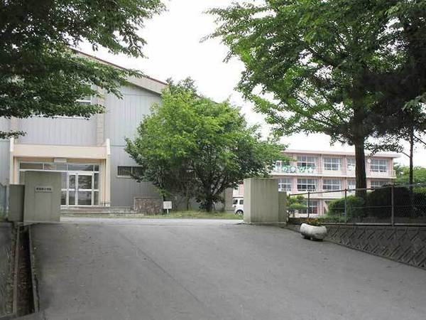 八戸市大字田向字向平の土地(八戸市立中居林小学校)