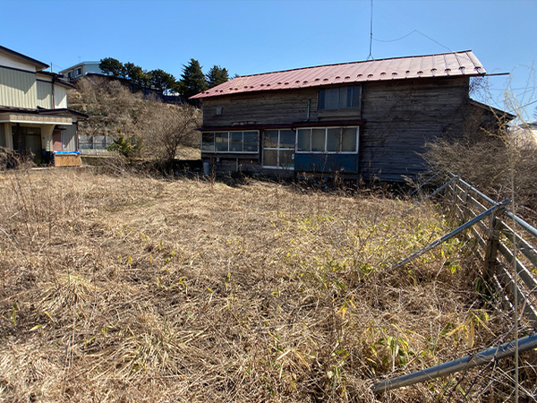 八戸市大字白銀町字人形沢の土地