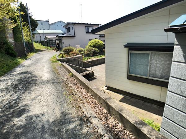 八戸市大字沢里字沢里山の土地