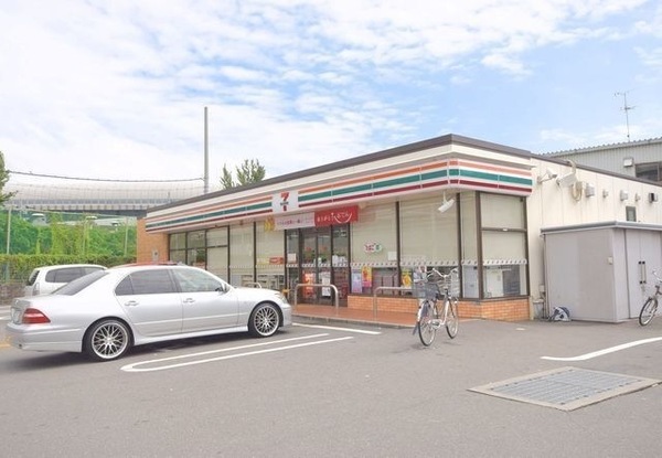 寝屋川市堀溝1丁目の新築一戸建(セブンイレブン寝屋川萱島東3丁目店)