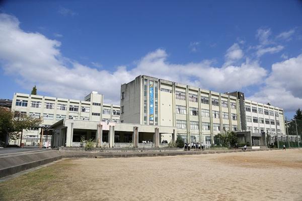 奈良市登美ヶ丘4丁目の中古一戸建て(奈良市立登美ケ丘中学校)