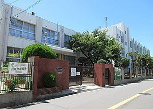 四季彩都くすのき館(大阪市立放出中学校)