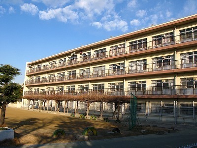 八尾市青山町4丁目の新築一戸建(八尾市立高美小学校)