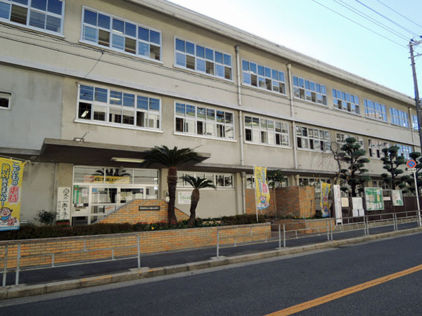 大阪市東淀川区小松4丁目の土地(大阪市立小松小学校)