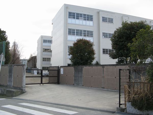 吹田市原町3丁目の土地(吹田市立片山中学校)