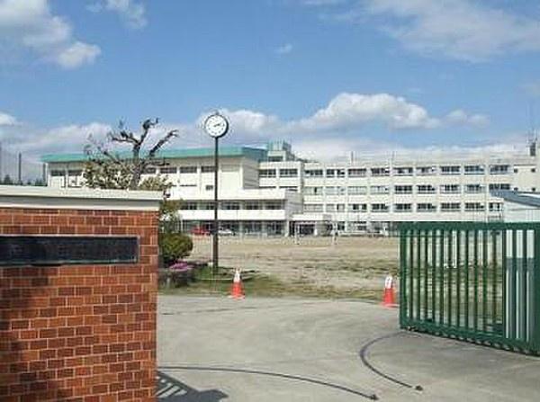 川西市水明台2丁目の新築一戸建(川西市立緑台中学校)