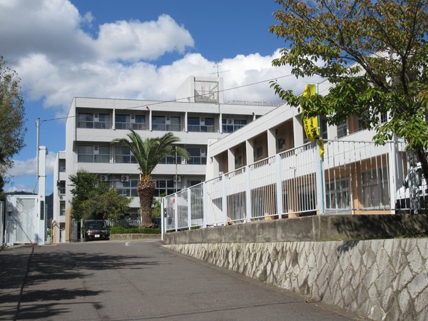豊中市中桜塚1丁目の新築一戸建(箕面市立第三中学校)