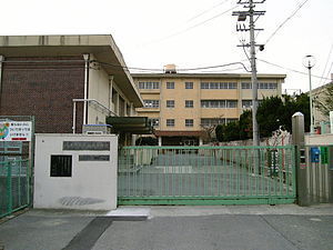 八尾市東山本町1丁目の土地(八尾市立東山本小学校)