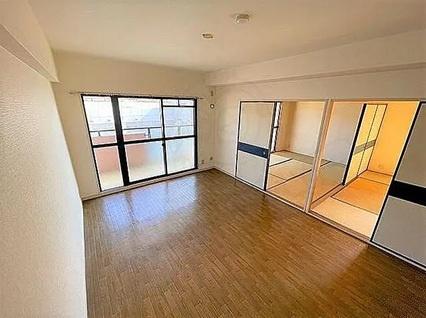 【シャンテ辻亀】RC造10階建　全49室　1995年築