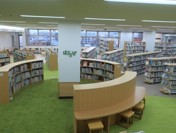 豊中市螢池東町3丁目の新築一戸建(豊中市立蛍池図書館)