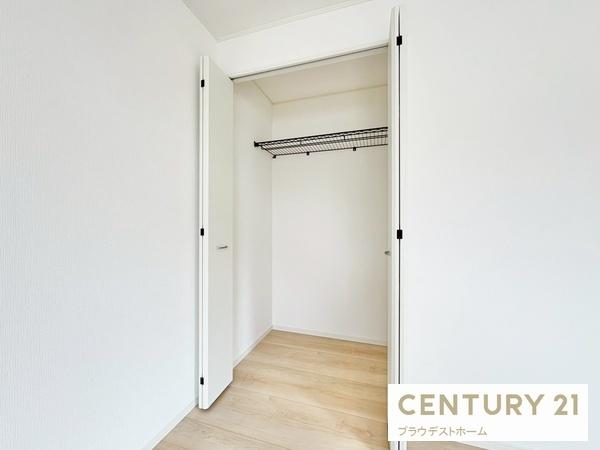 四條畷市南野6丁目の新築一戸建(収納)