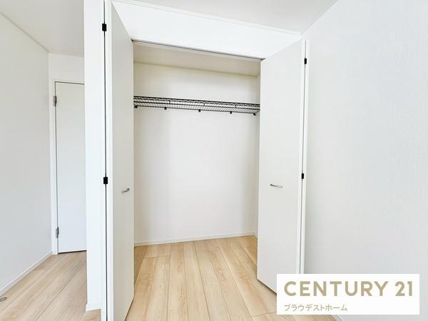 四條畷市南野6丁目の新築一戸建(収納)