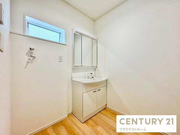 四條畷市南野6丁目の新築一戸建(洗面台・洗面所)