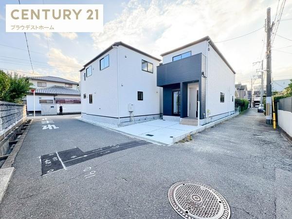豊中市服部寿町1丁目の新築一戸建(前面道路含む現地写真)
